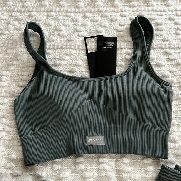 BO+TEE set. Bottoms M top is L - Picture 2 of 5